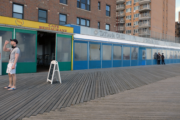 Macintosh HD:Users:nazan:Desktop:CONEY island xx:DSCF9290 britsghton beach empty restaurants 8x5.jpg