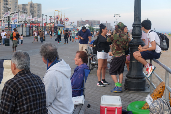 Macintosh HD:Users:nazan:Desktop:CONEY island xx:DSCF9347 boardwalk 8 pm crowd 8x5.jpg